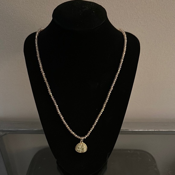 Jewelry - Vintage stretch crystal bead necklace with pendant